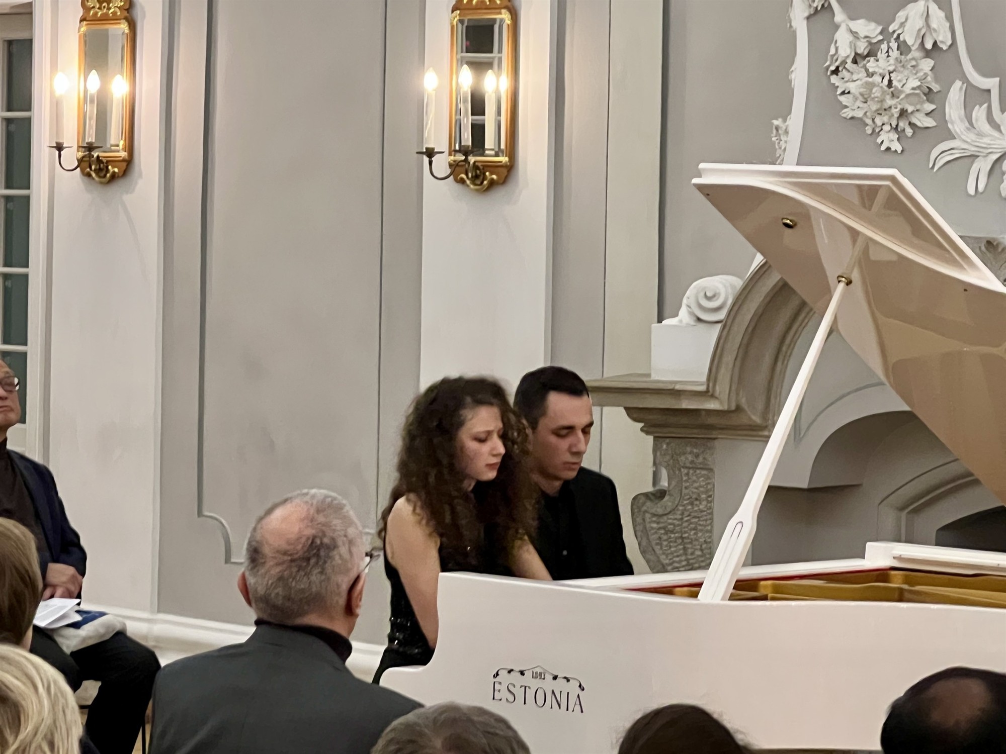 Säravad sähvatused ja pühendused